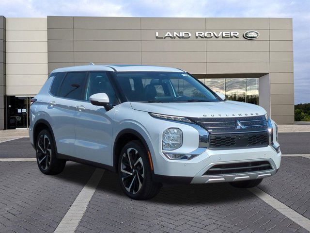 2022 Mitsubishi Outlander Black Edition photo 3