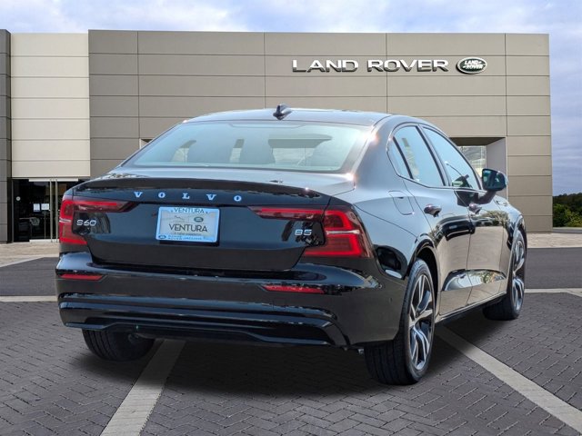 2025 Volvo S60 Plus photo 3