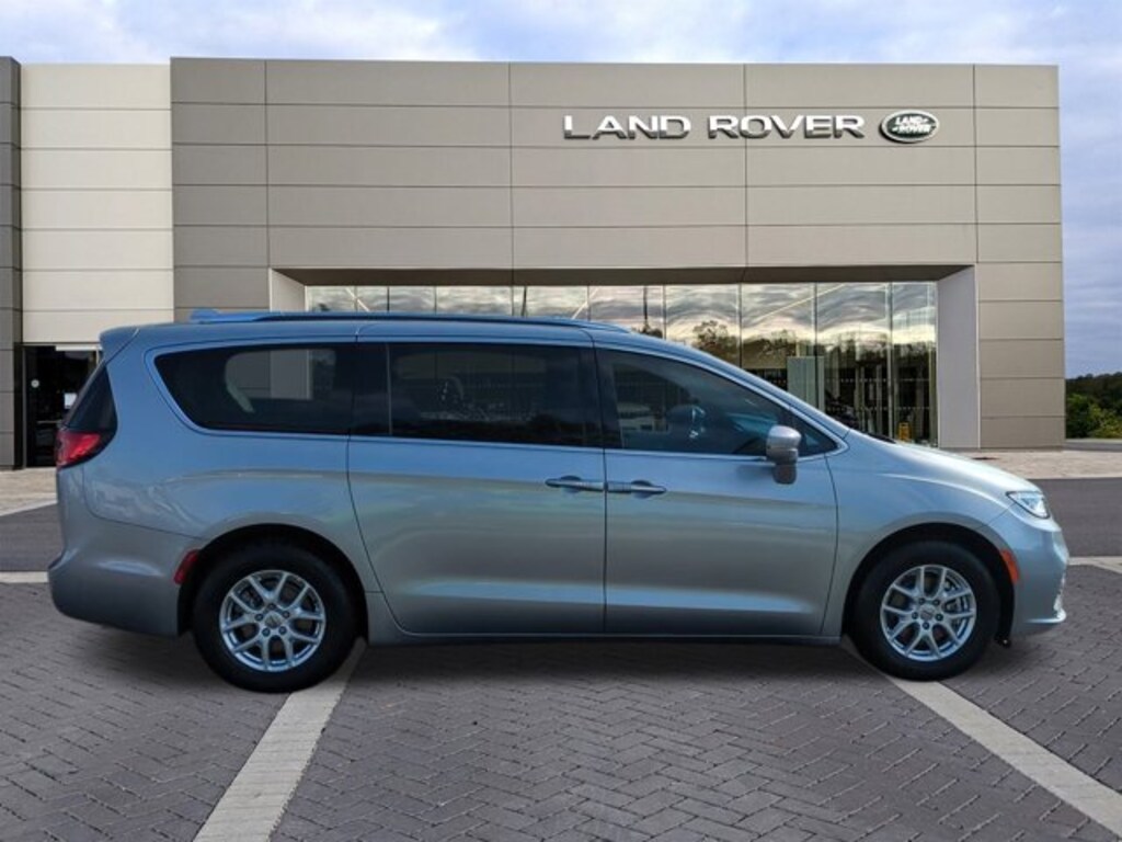 Used 2021 Chrysler Pacifica Touring L Mini-van Passenger