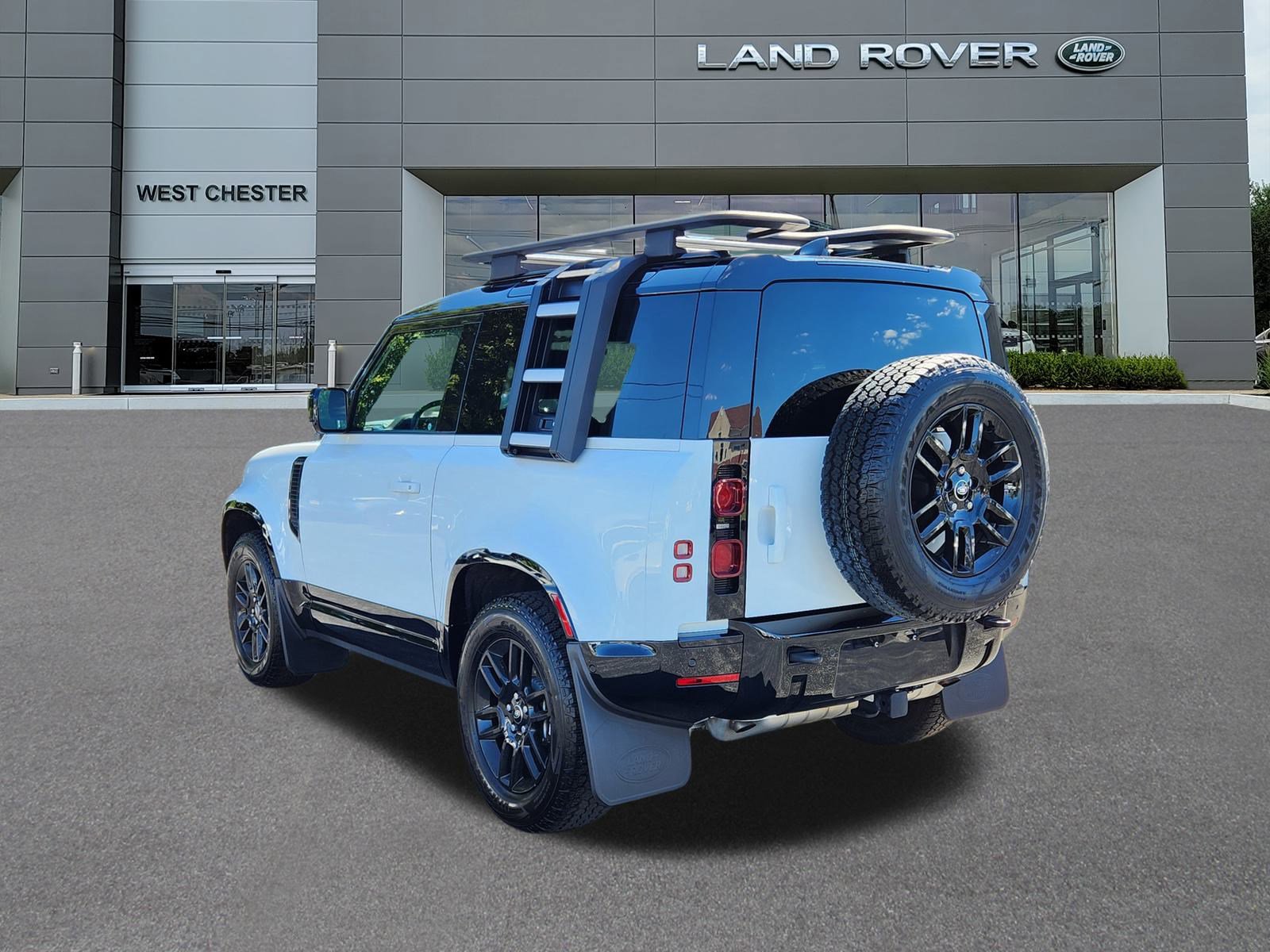 2023 Land Rover Defender 90 X-Dynamic SE photo 3