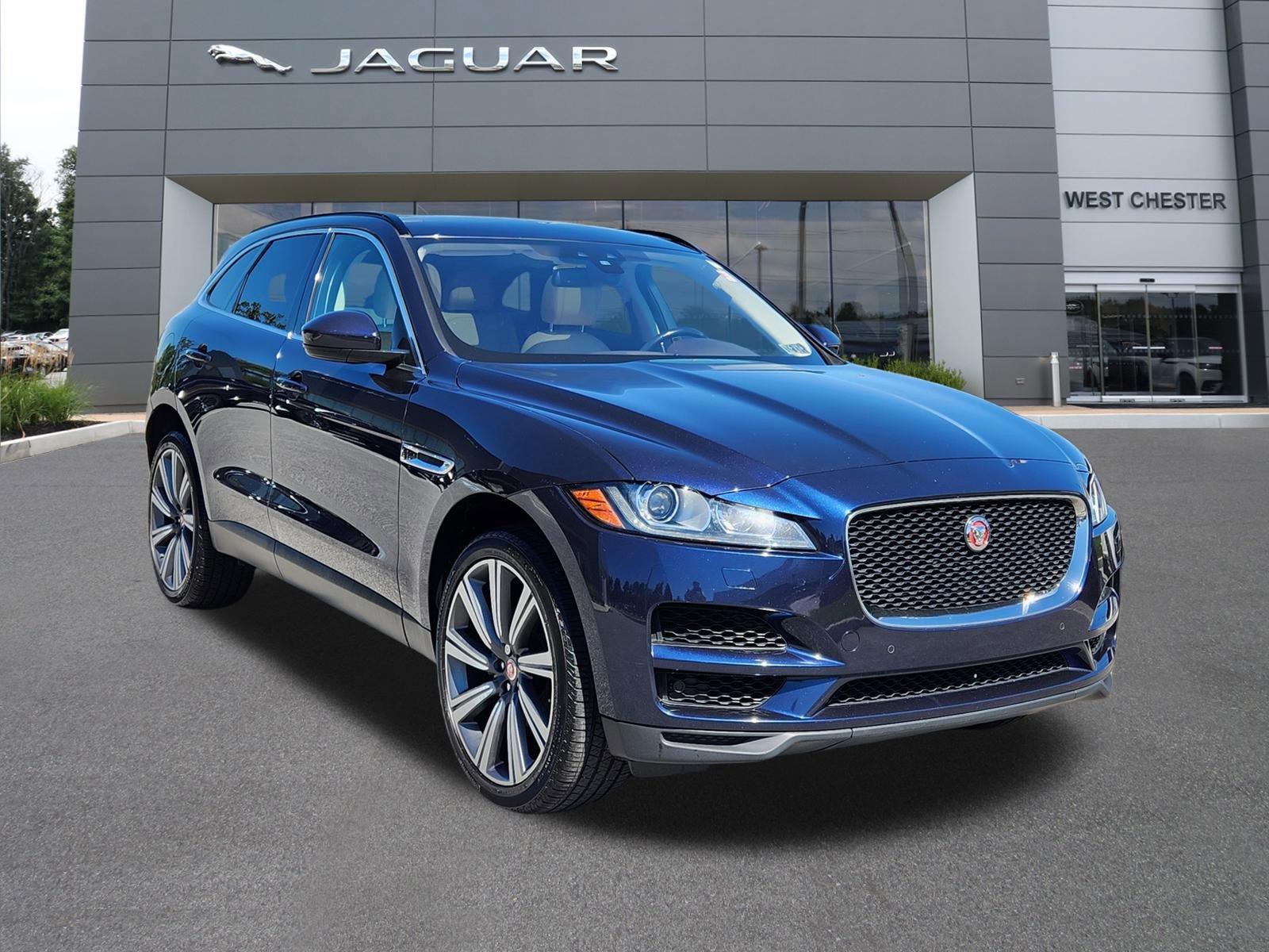 2018 Jaguar F-PACE Prestige photo 2