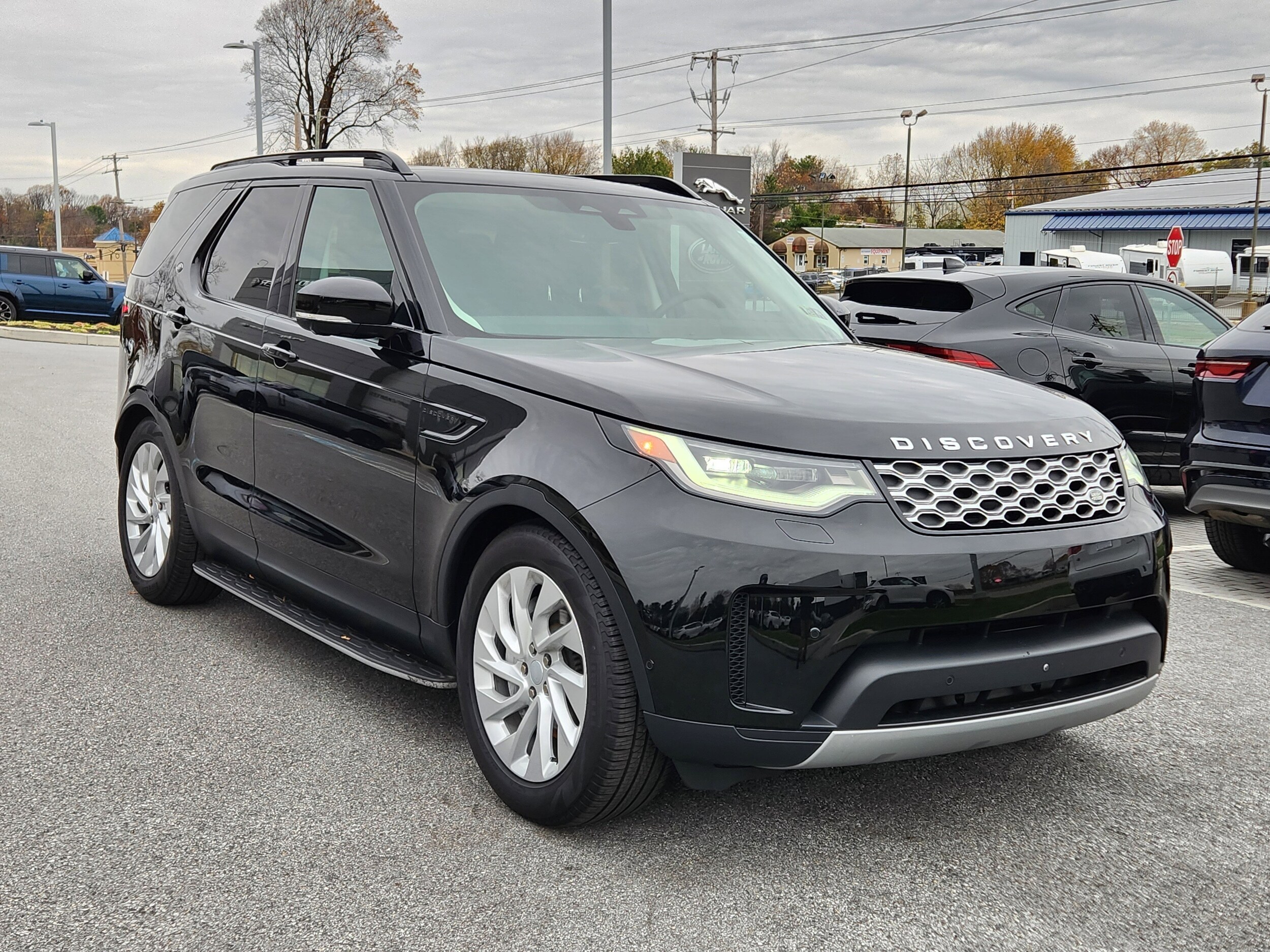 2024 Land Rover Discovery P300 S photo 2