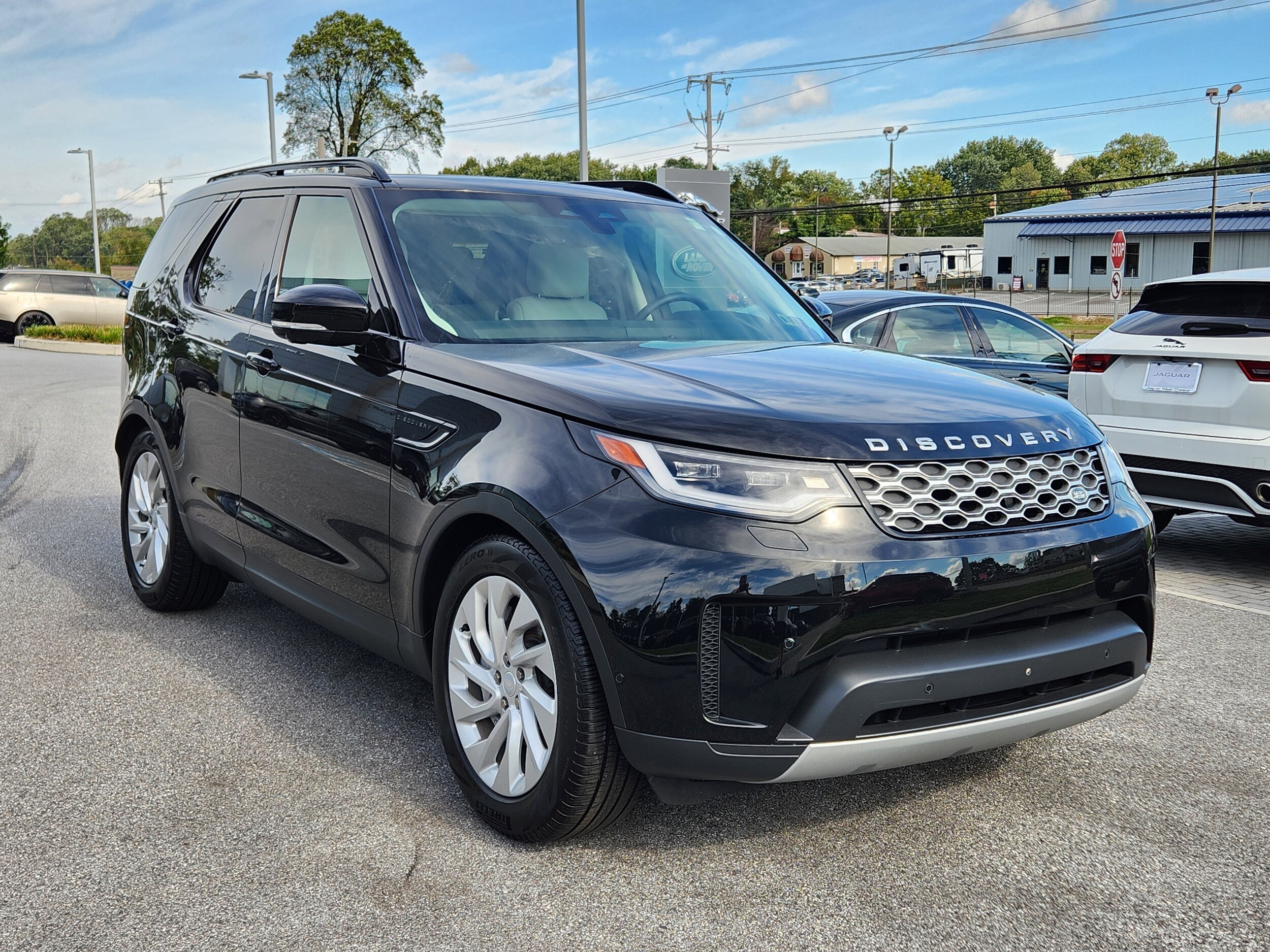 2024 Land Rover Discovery P300 S photo 2