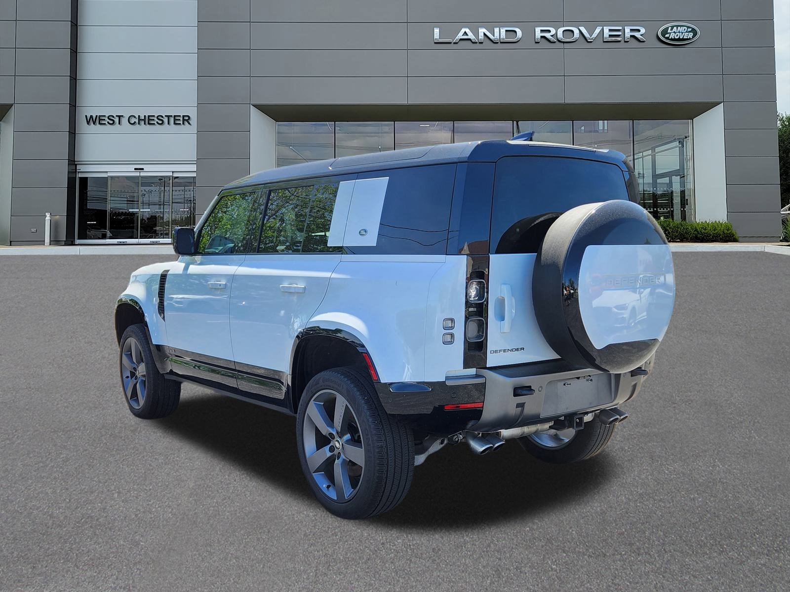 2023 Land Rover Defender 110 V8 photo 3