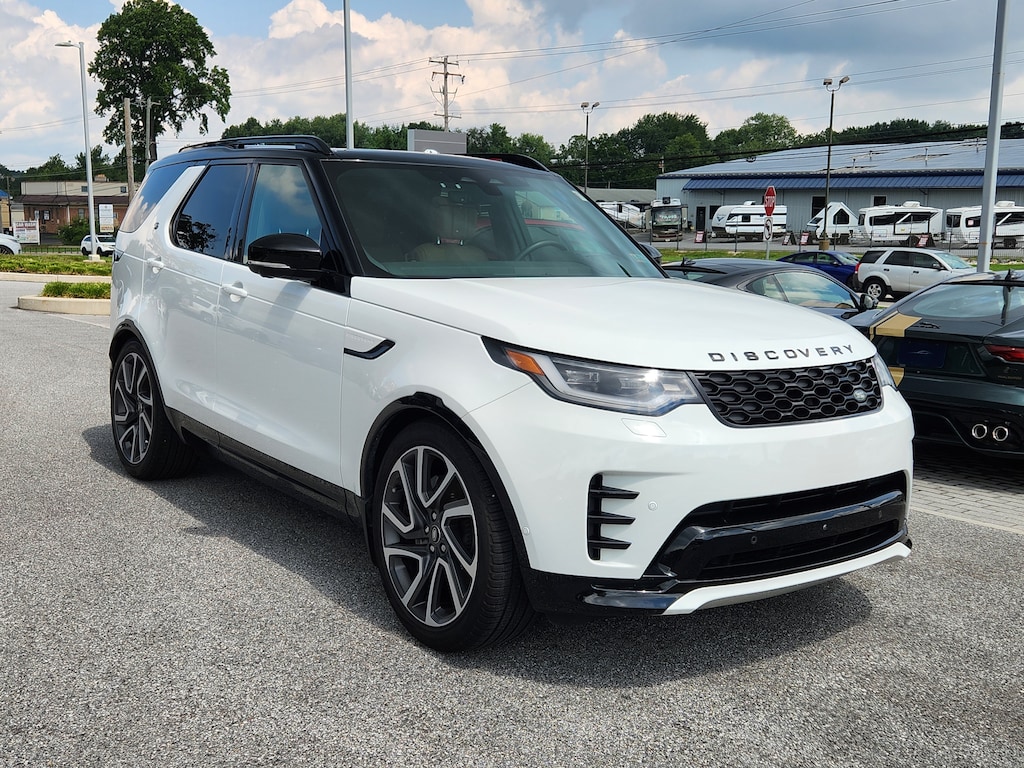Certified 2024 Land Rover Discovery P300 Dynamic SE SUV