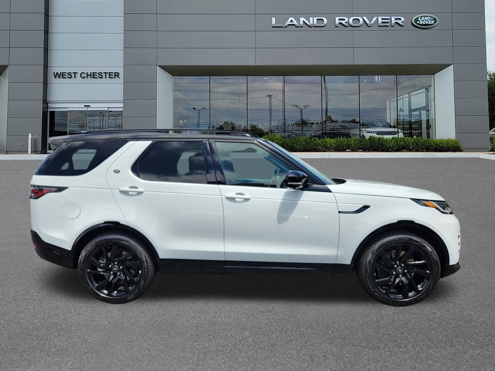 2025 Land Rover Discovery P360 Dynamic SE photo 4