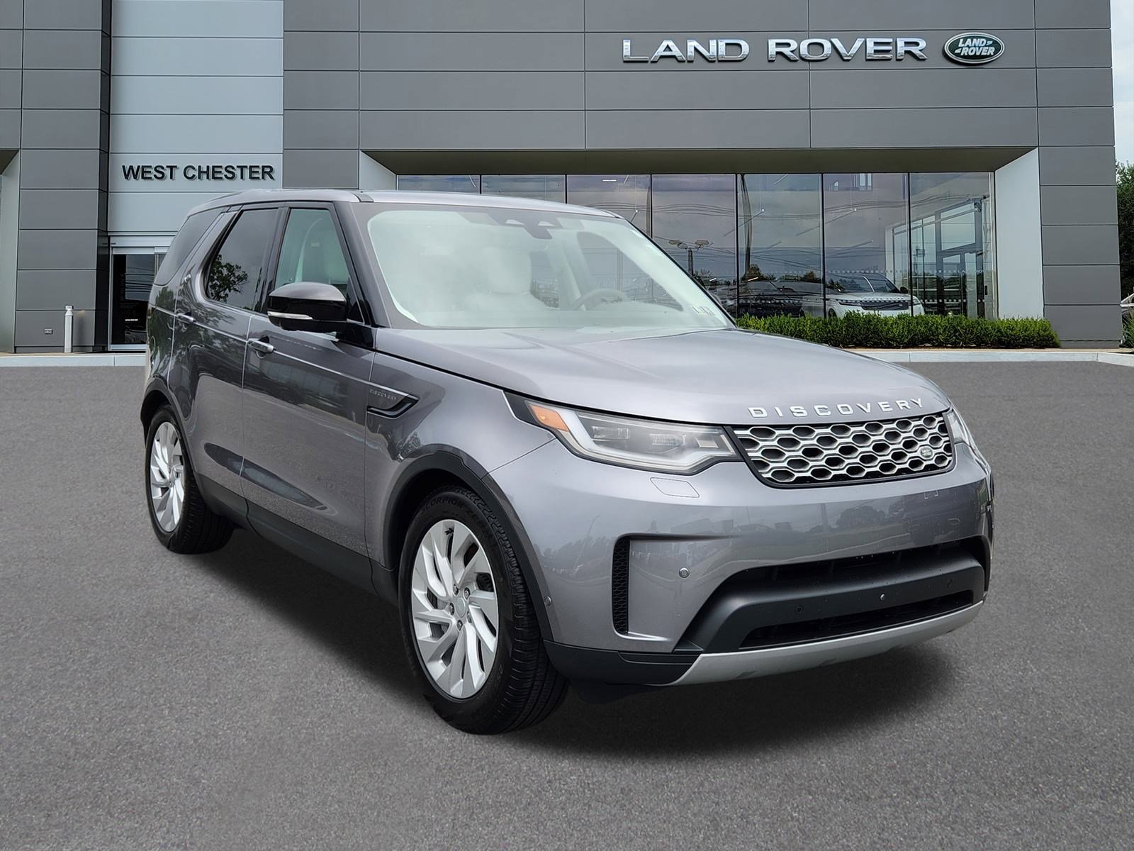 2024 Land Rover Discovery S photo 2