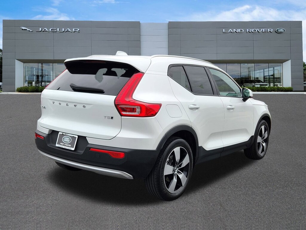 Used 2022 Volvo XC40 T5 AWD Momentum SUV
