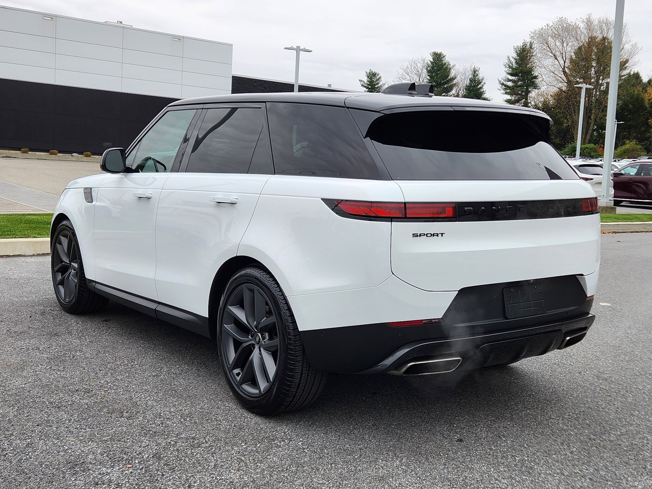 2024 Land Rover Range Rover Sport SE photo 3
