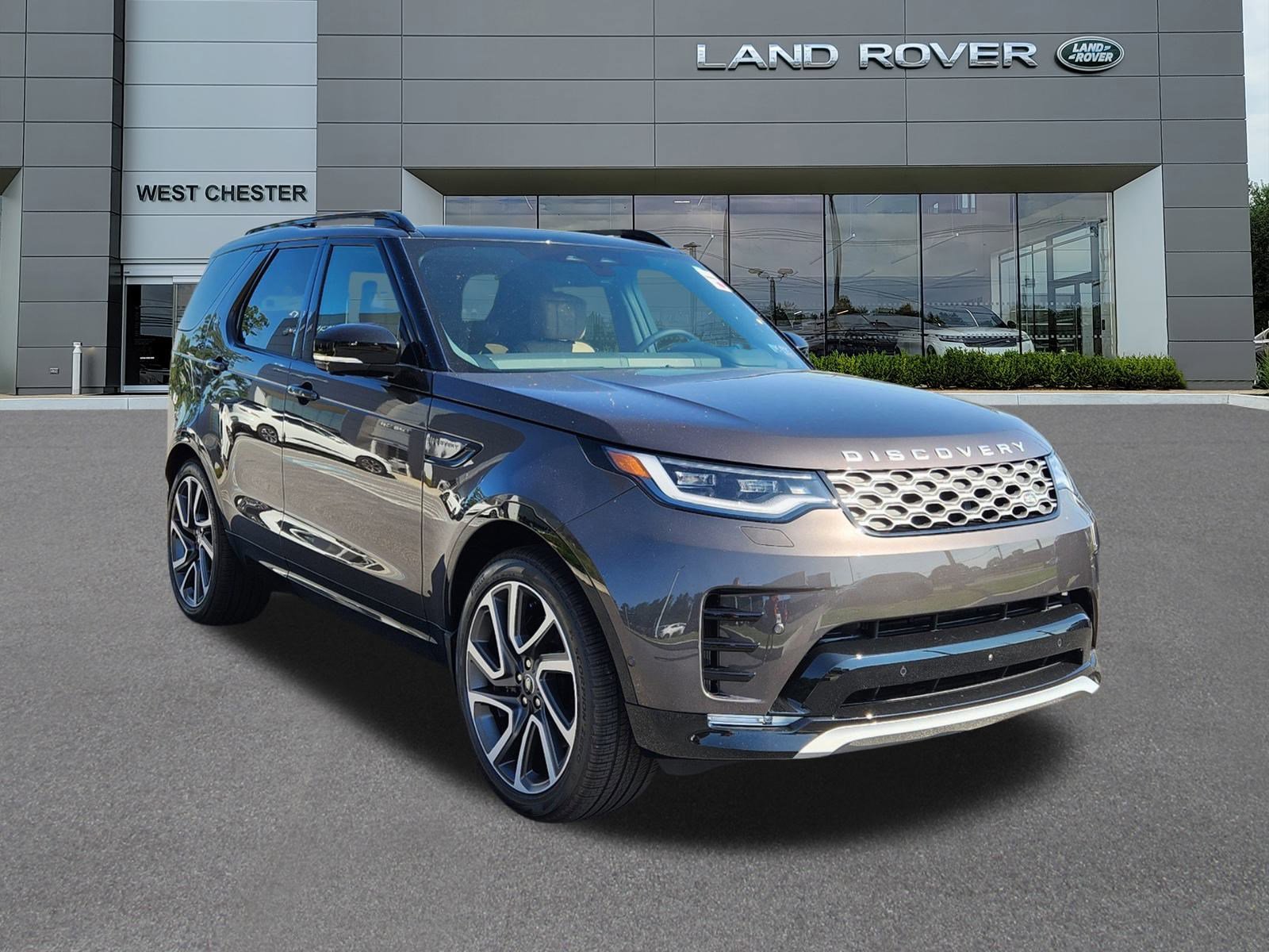 2024 Land Rover Discovery Metropolitan Edition photo 2