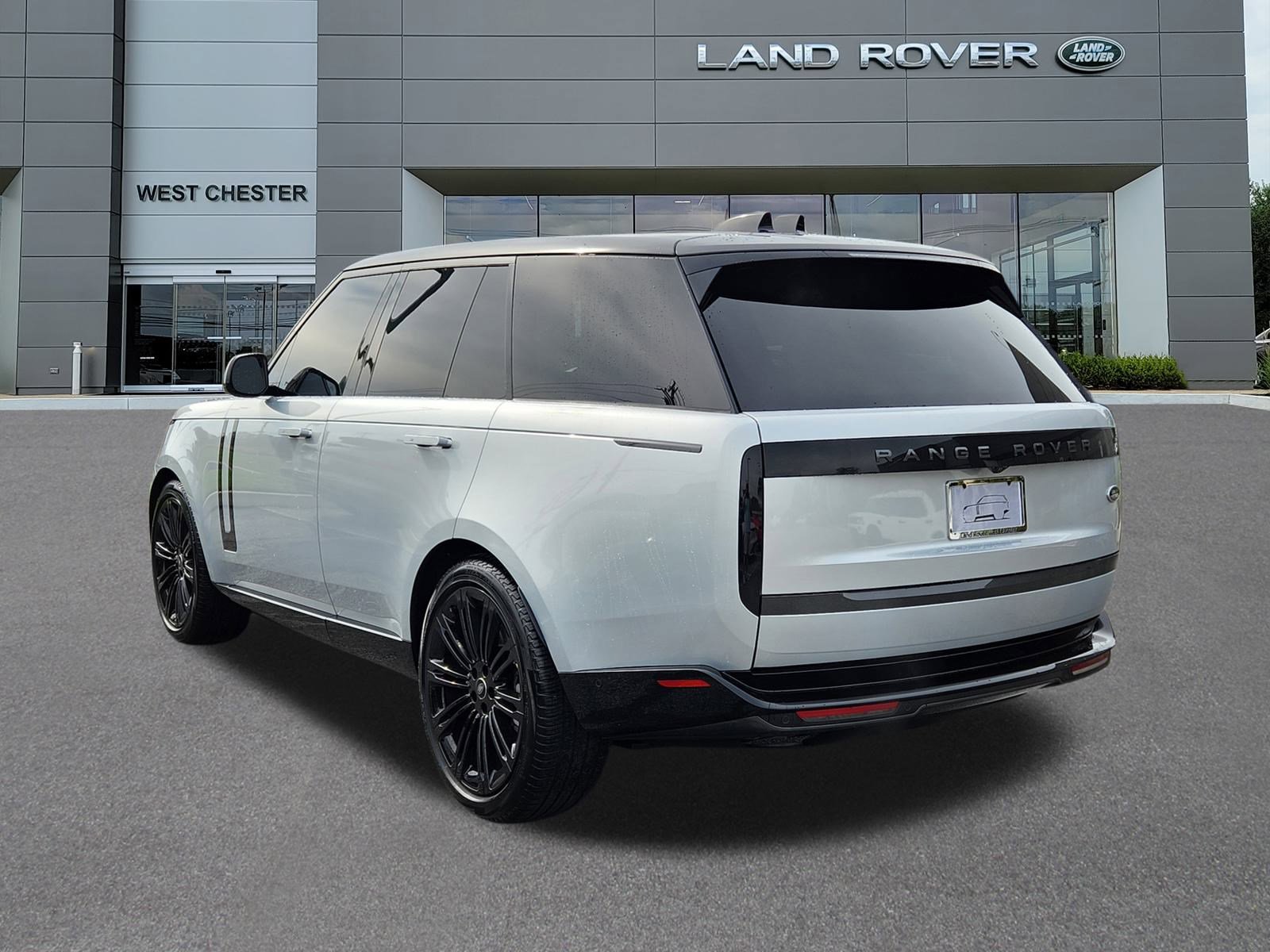 2023 Land Rover Range Rover SE photo 3