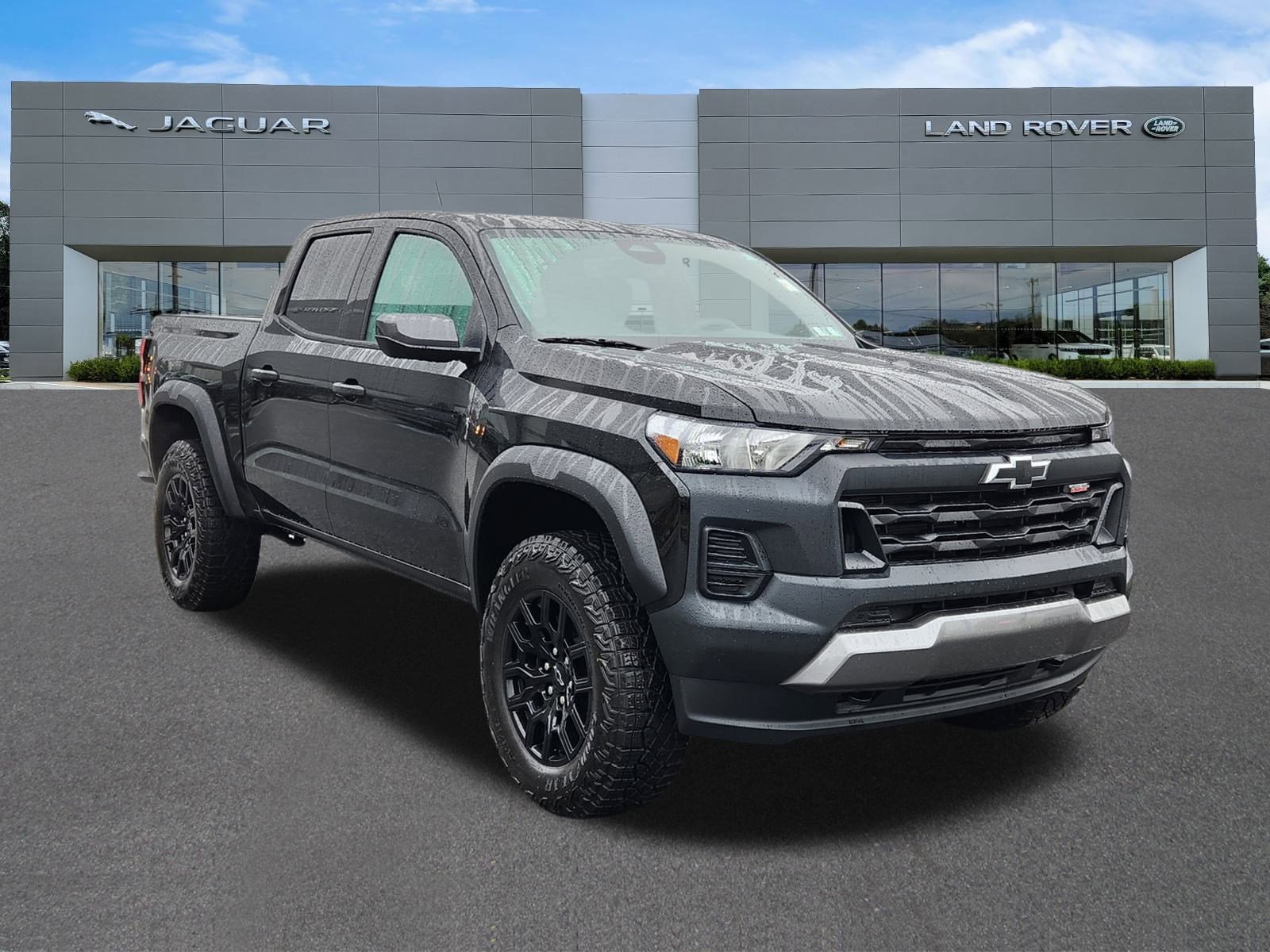 2025 Chevrolet Colorado Trail Boss photo 2