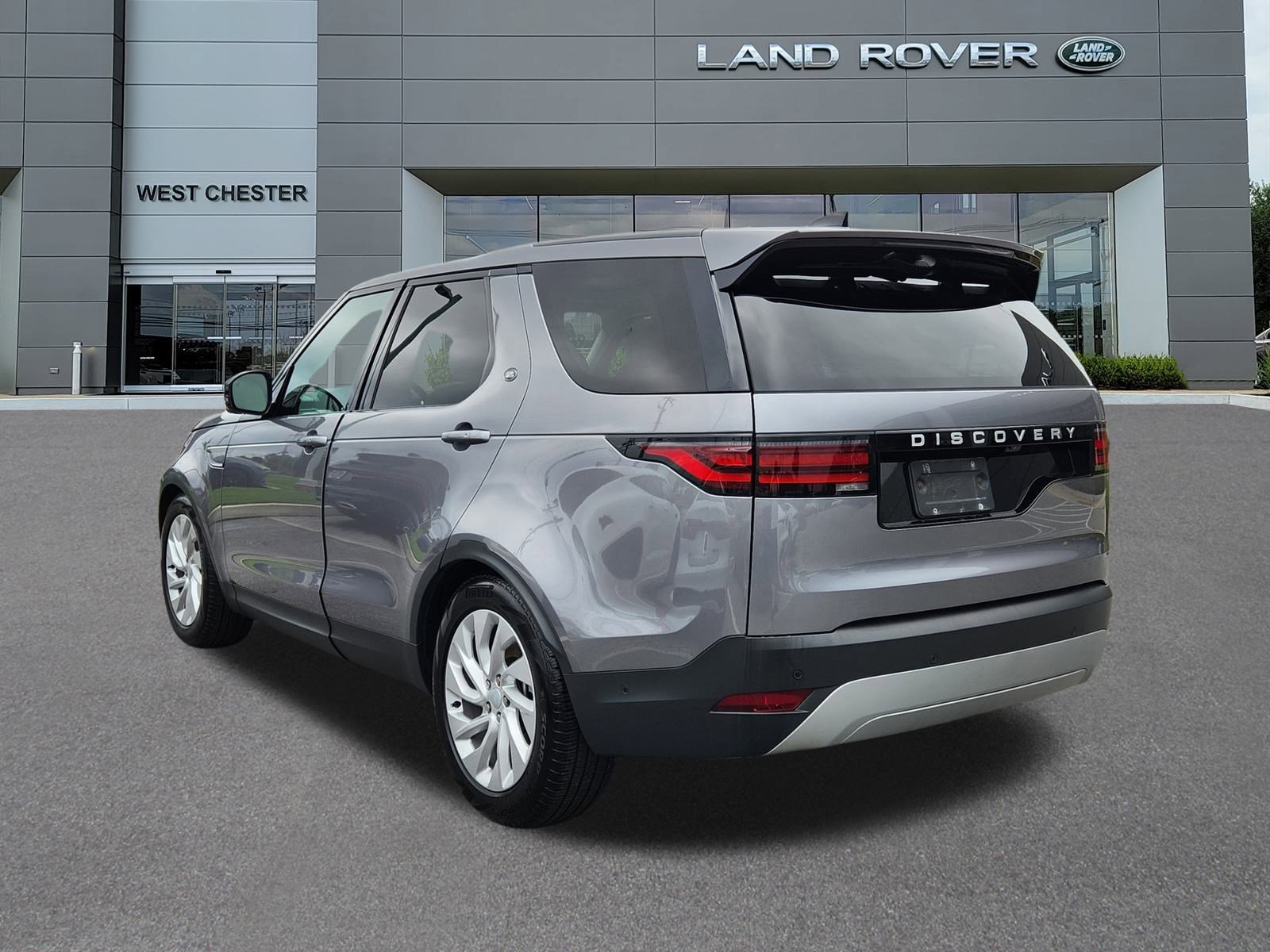 2024 Land Rover Discovery S photo 3