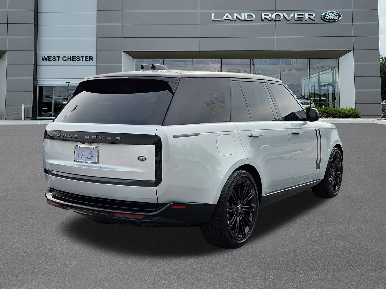 2023 Land Rover Range Rover SE photo 3