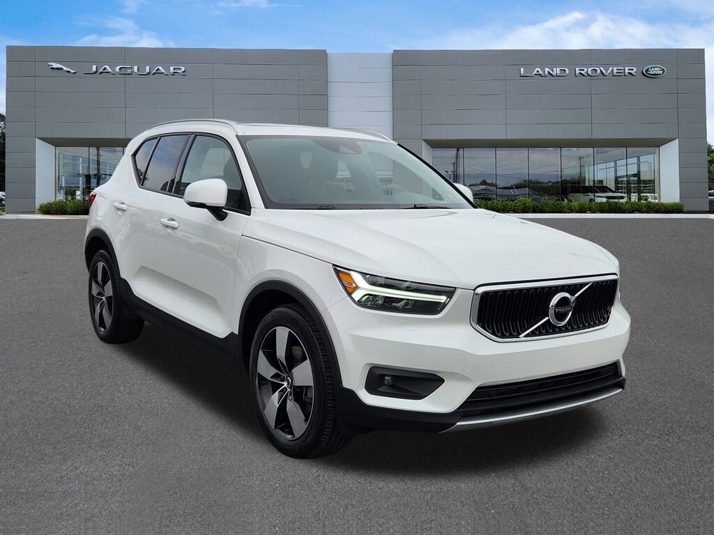 Used 2022 Volvo XC40 T5 AWD Momentum SUV