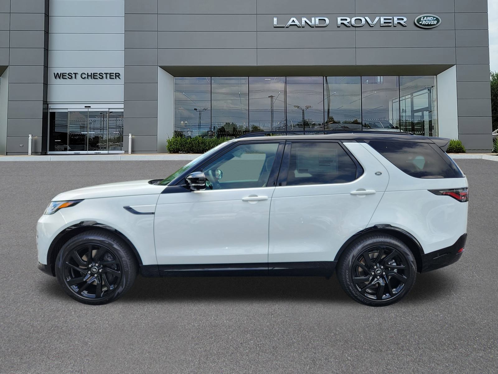 2025 Land Rover Discovery P360 Dynamic SE photo 3