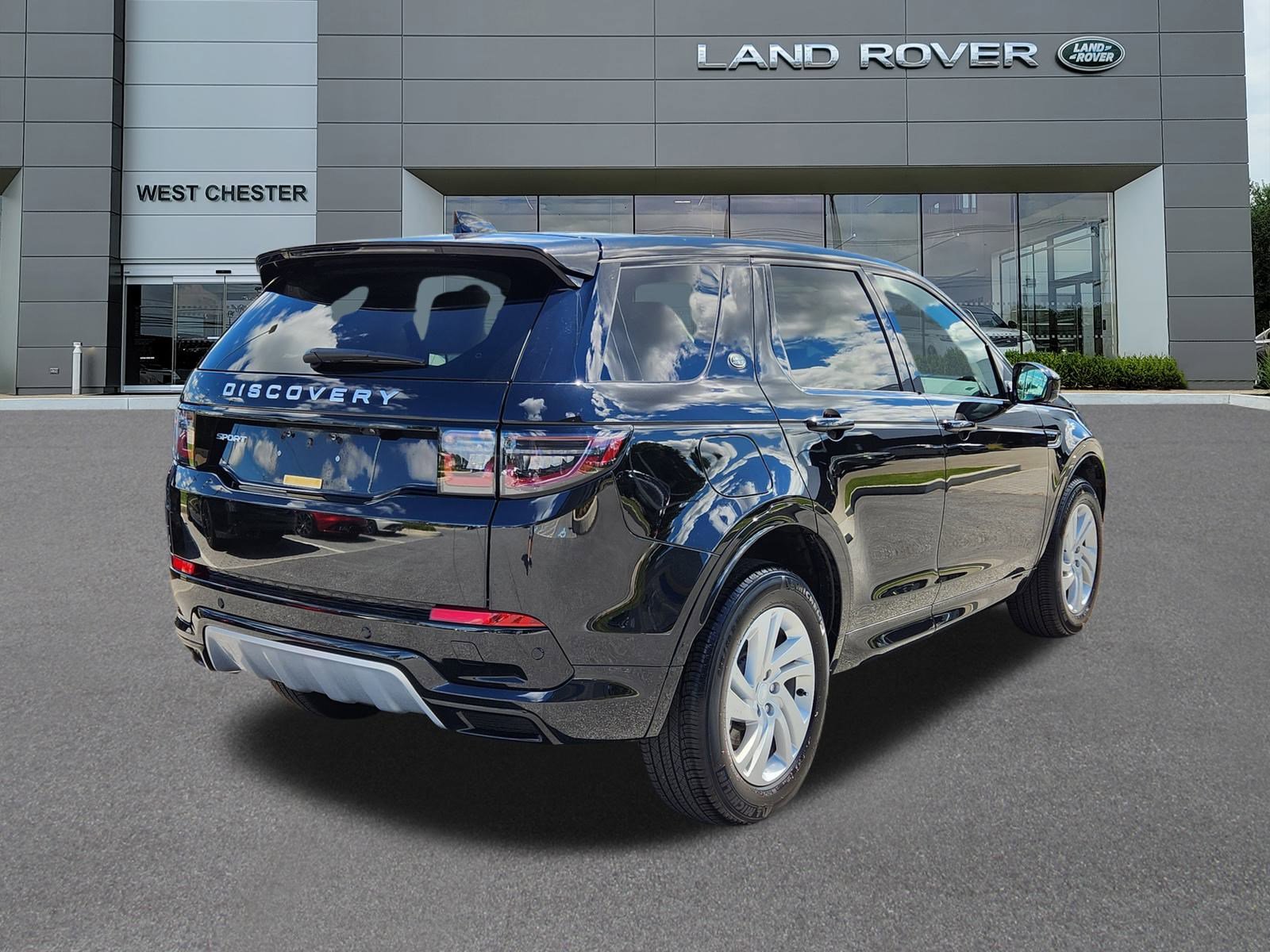 2025 Land Rover Discovery Sport S photo 3