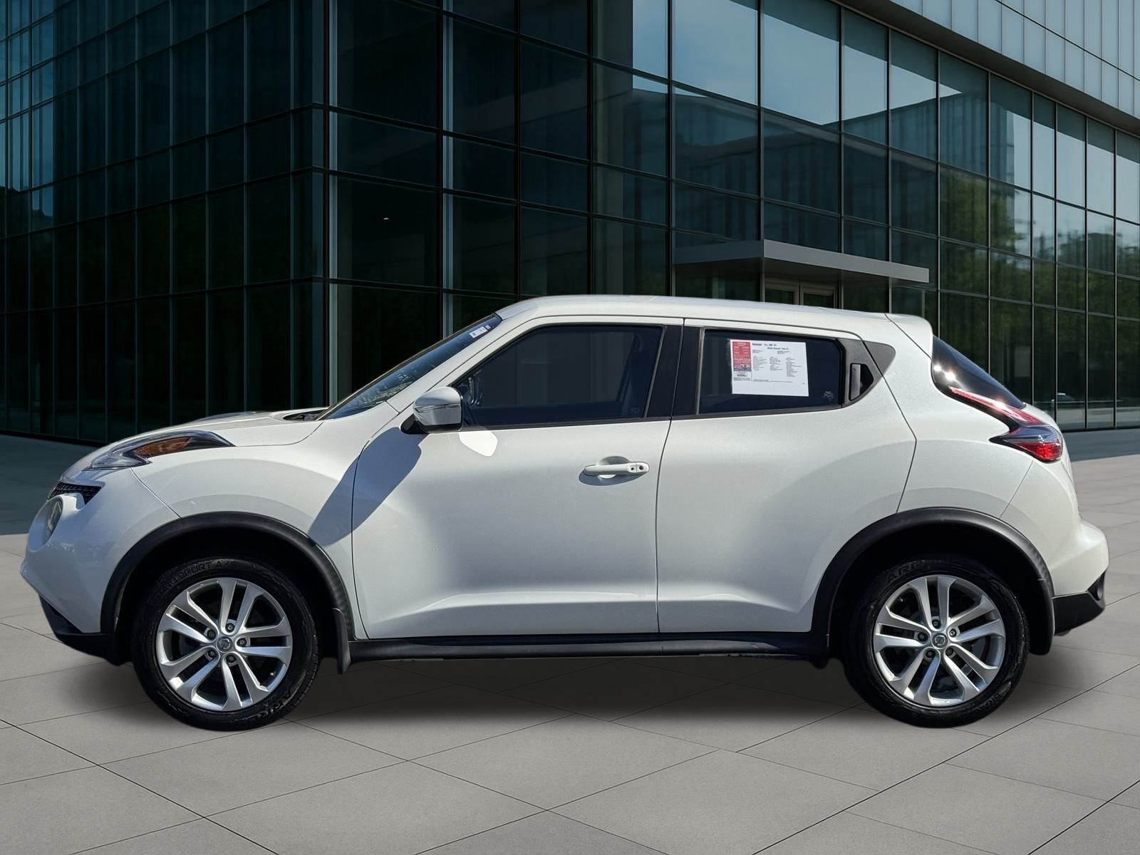 2016 Nissan Juke S photo 2