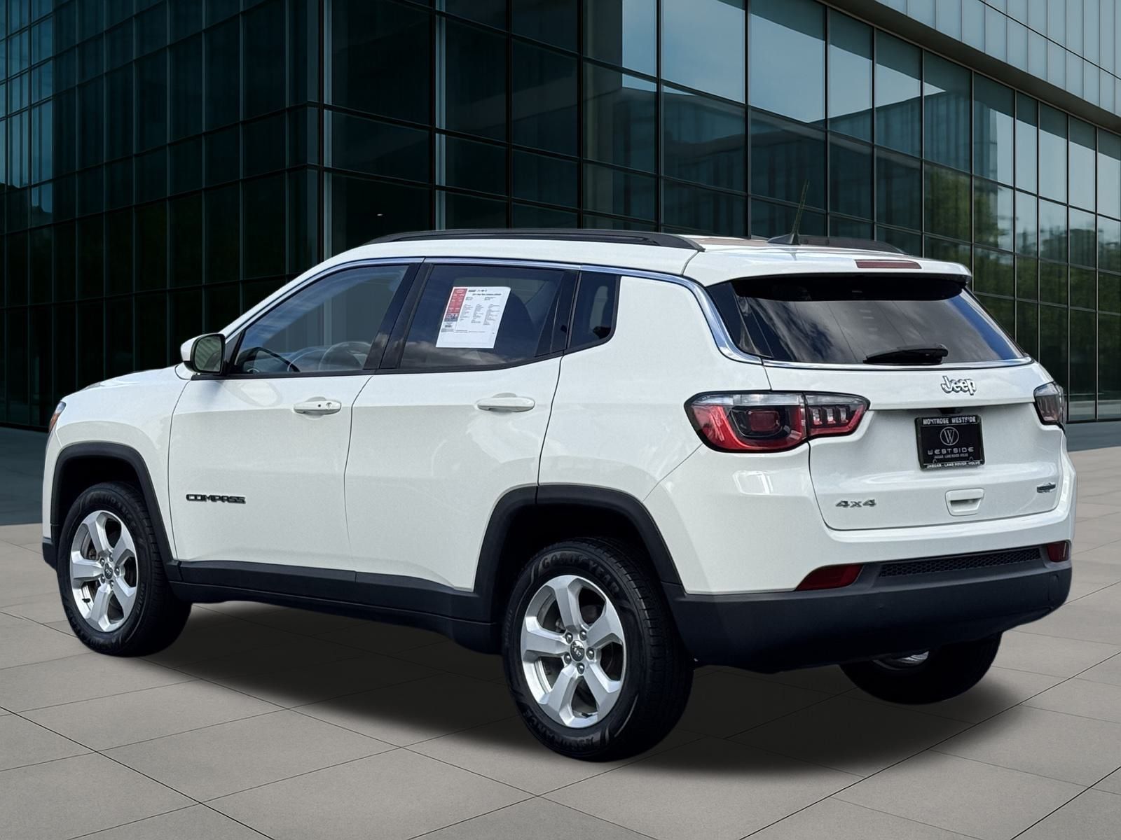 2017 Jeep Compass Latitude photo 2