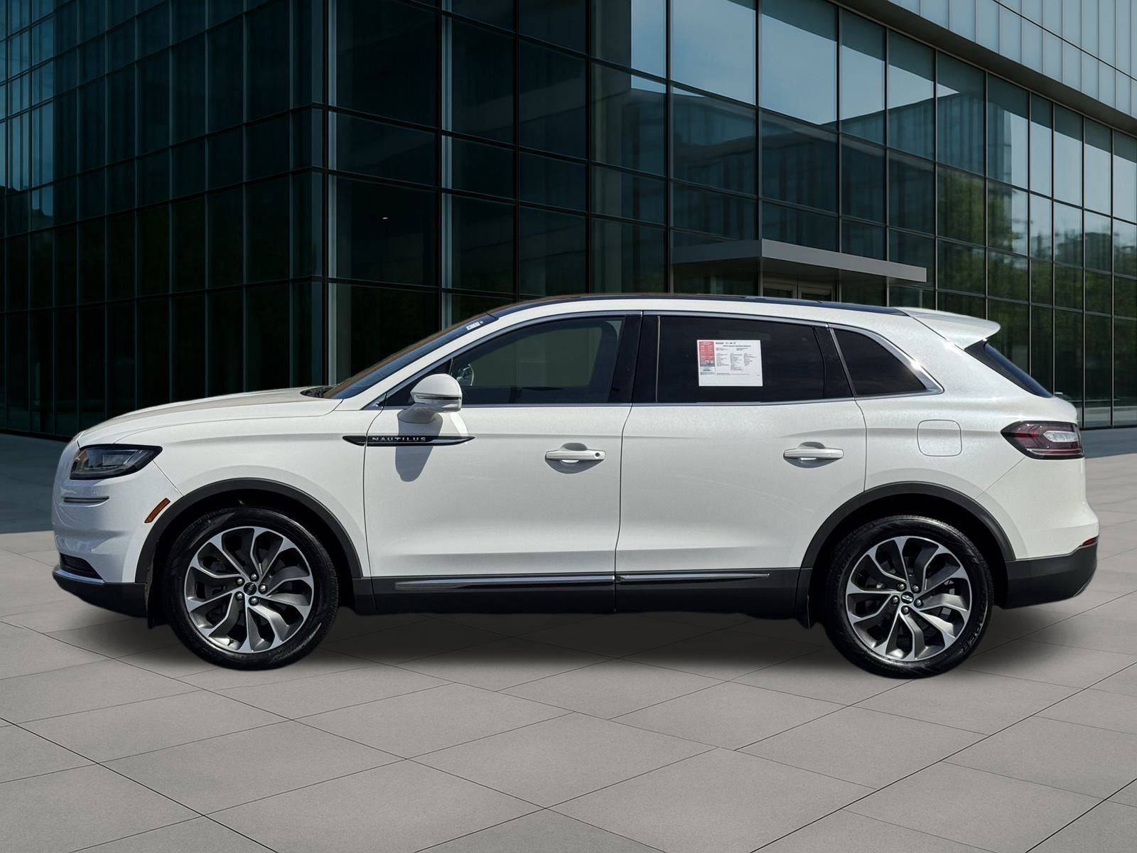 2022 Lincoln Nautilus Reserve photo 2