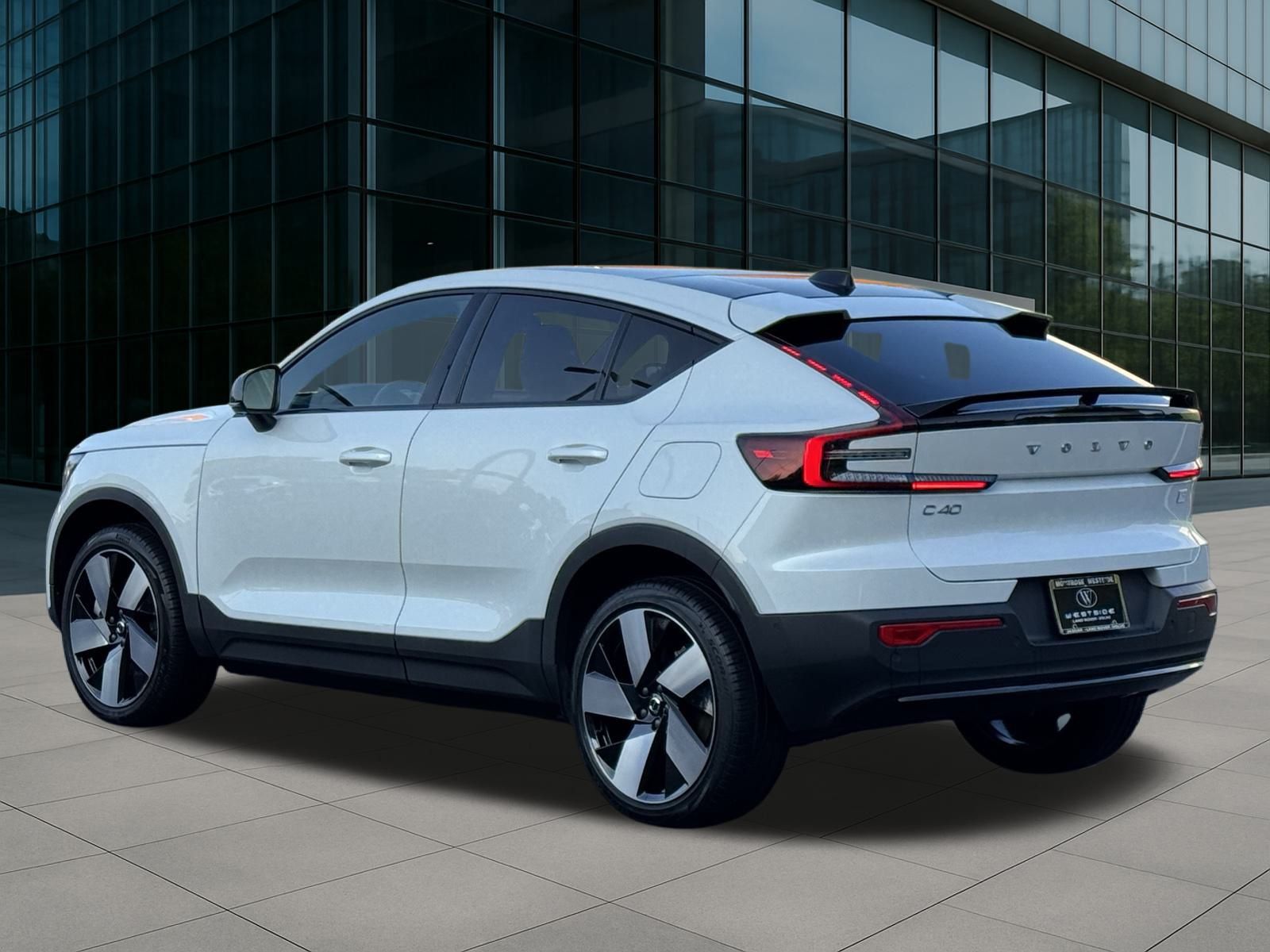 2023 Volvo C40 Recharge Ultimate photo 2