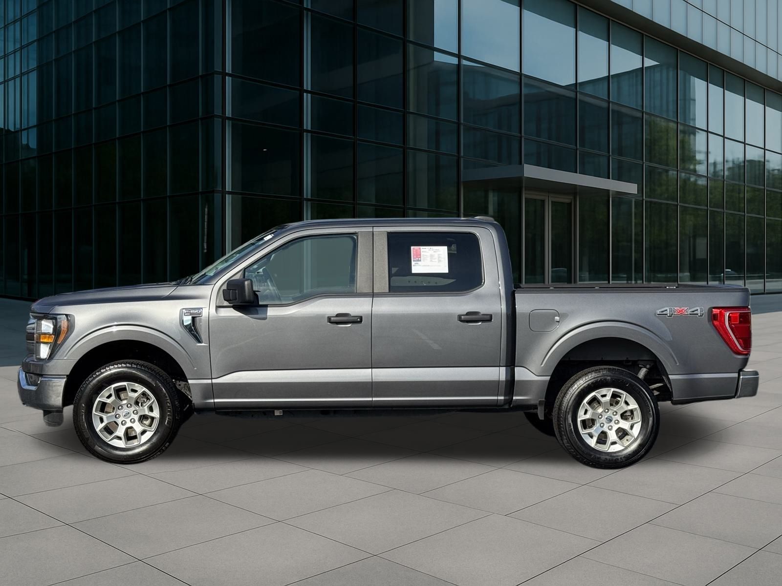 2023 Ford F-150 XLT photo 2