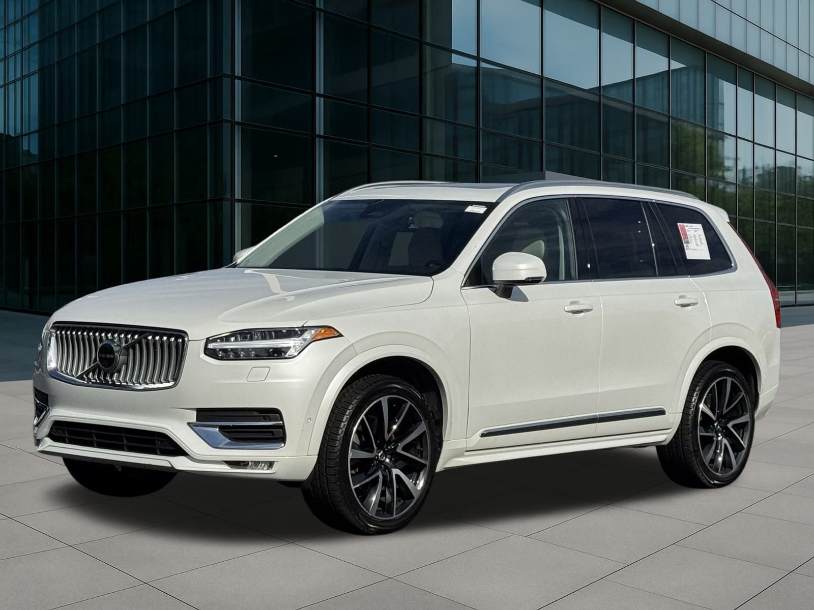2023 Volvo XC90 Plus's photo