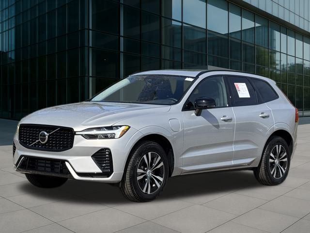 2025 Volvo XC60 Core's photo