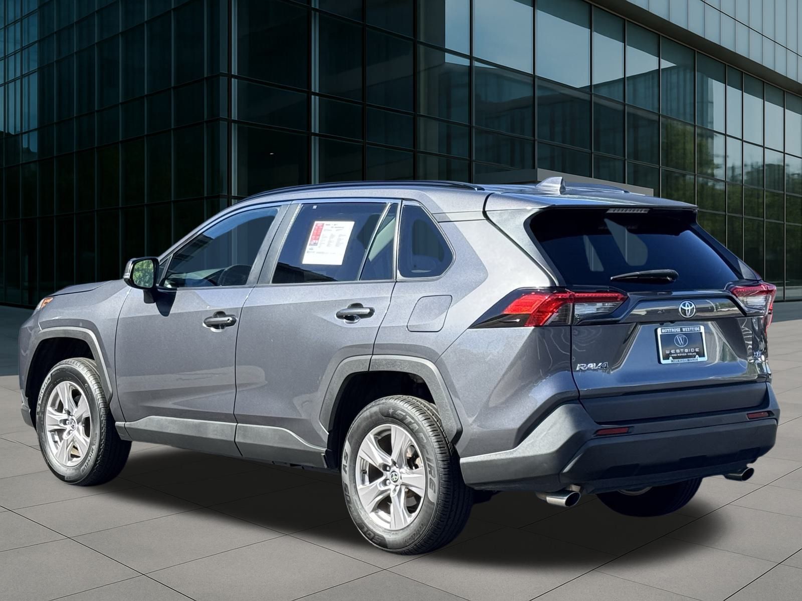 2022 Toyota RAV4 XLE photo 2