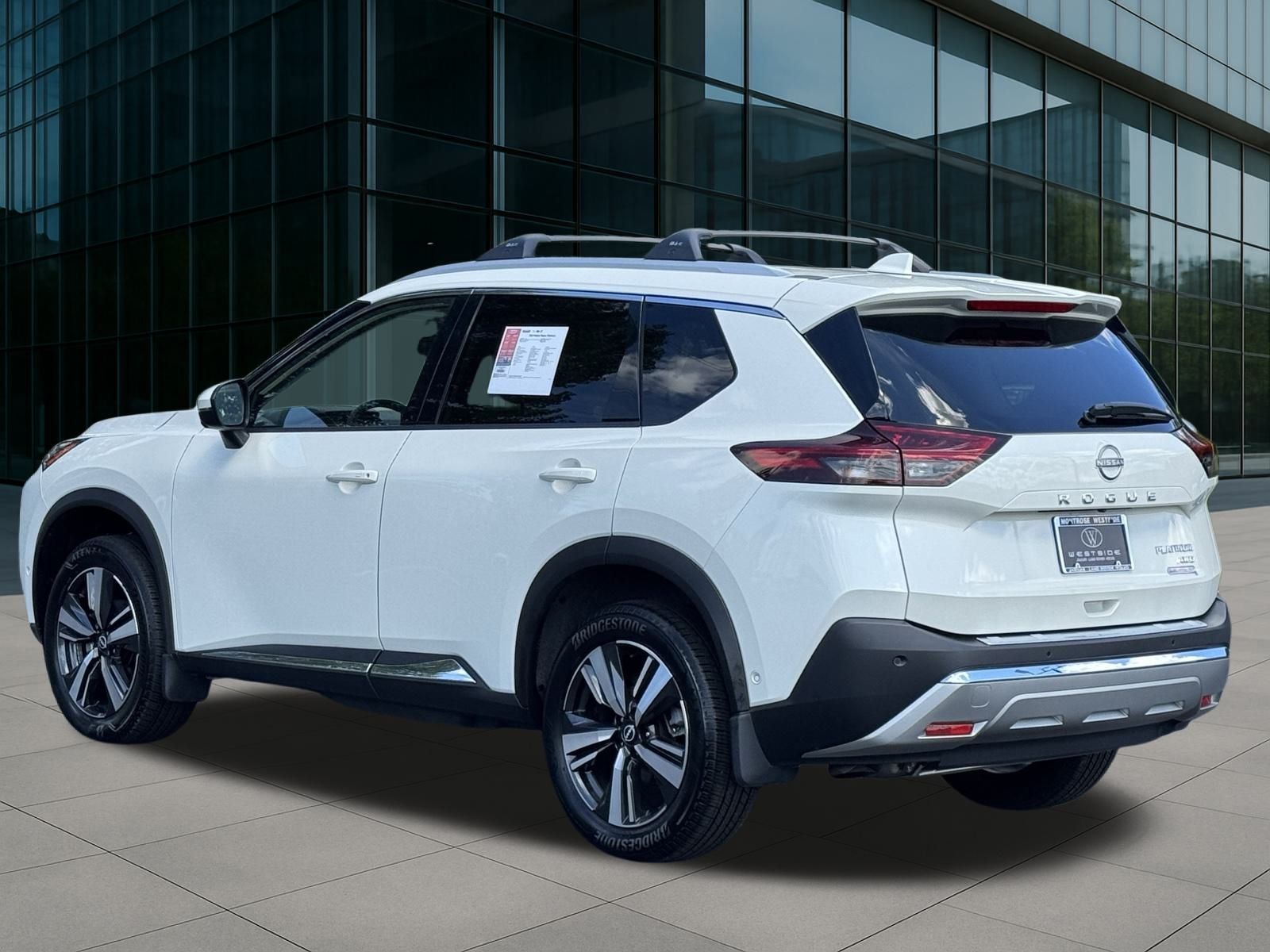 2023 Nissan Rogue Platinum photo 3