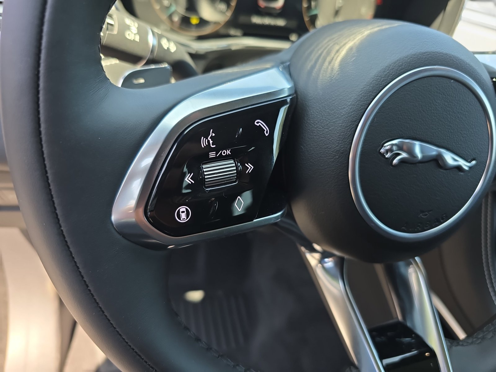 2026 Jaguar F-Pace R-Dynamic S - Photo 15