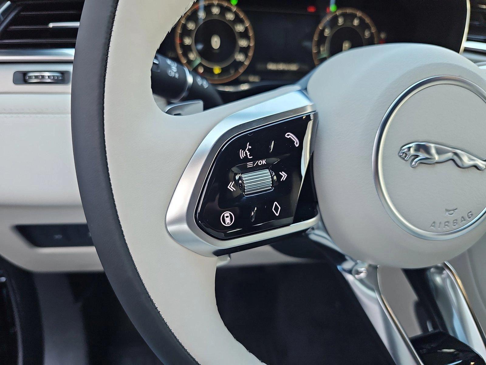 2026 Jaguar F-Pace R-Dynamic S - Photo 15