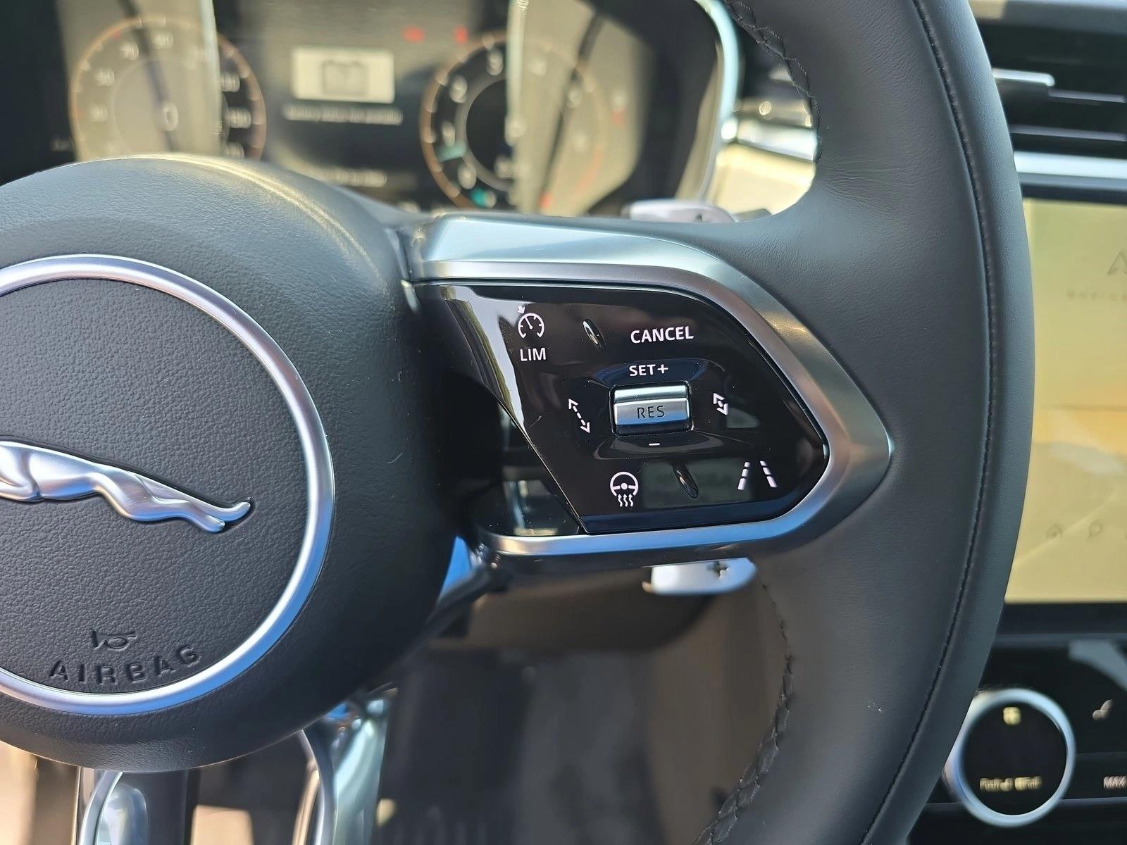 2026 Jaguar F-Pace R-Dynamic S - Photo 17