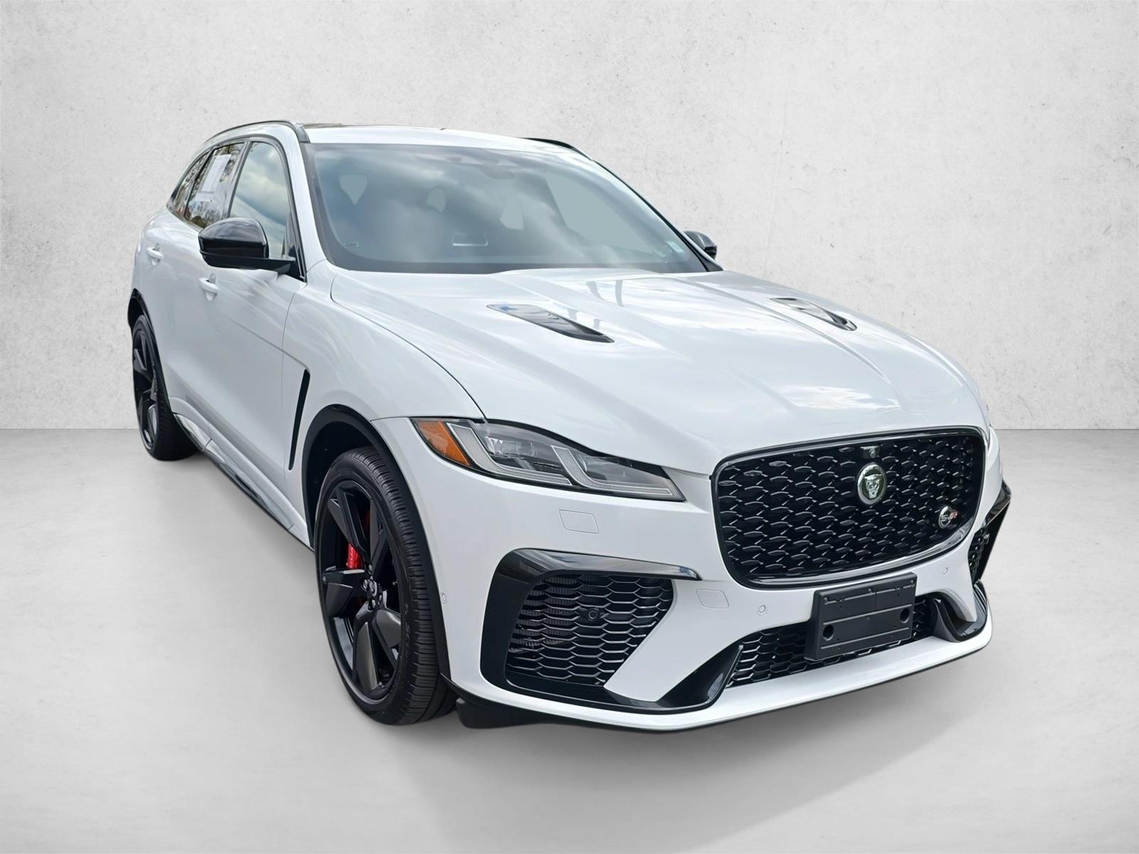 2024 Jaguar F-PACE SVR photo 3