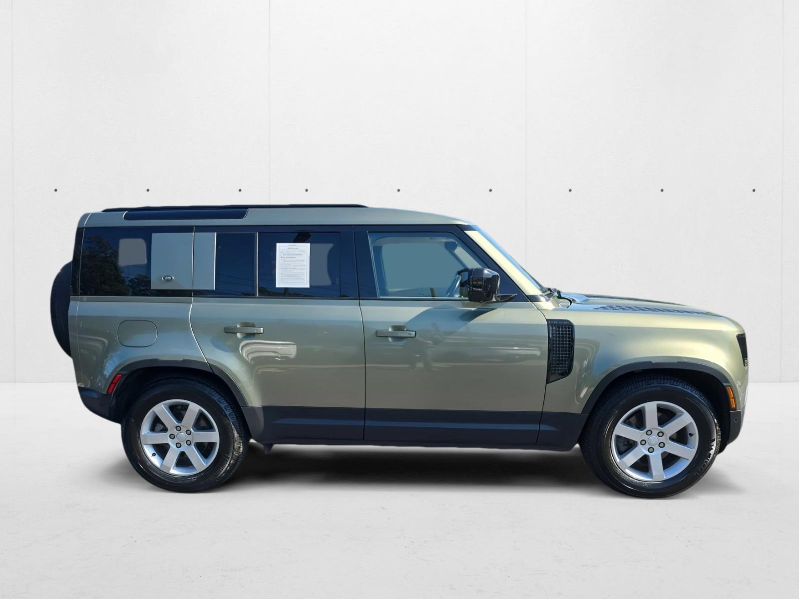 2022 Land Rover Defender S photo 3