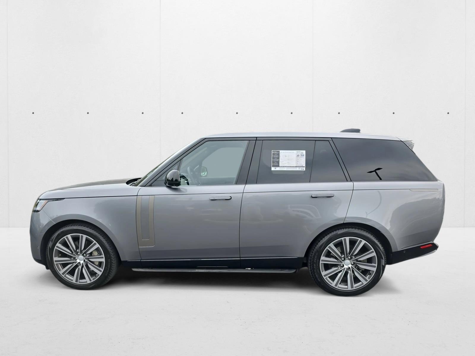 2023 Land Rover Range Rover SE photo 2