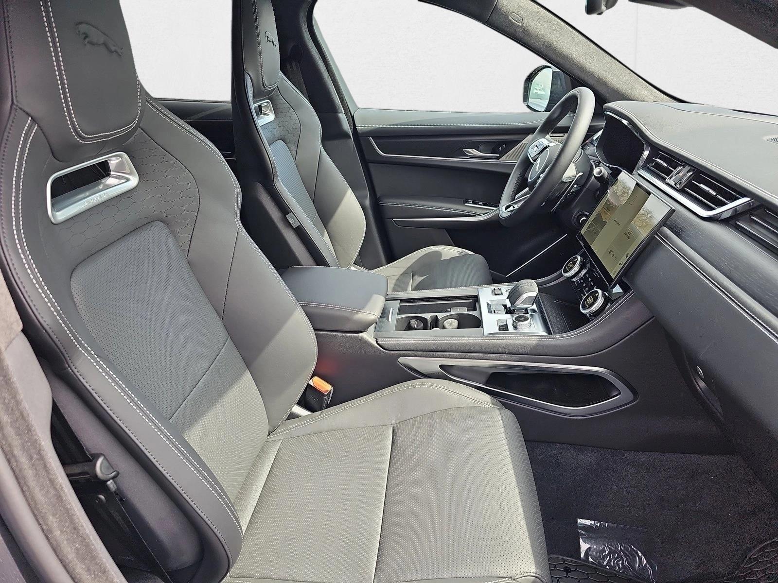 2026 Jaguar F-Pace R-Dynamic S - Photo 7