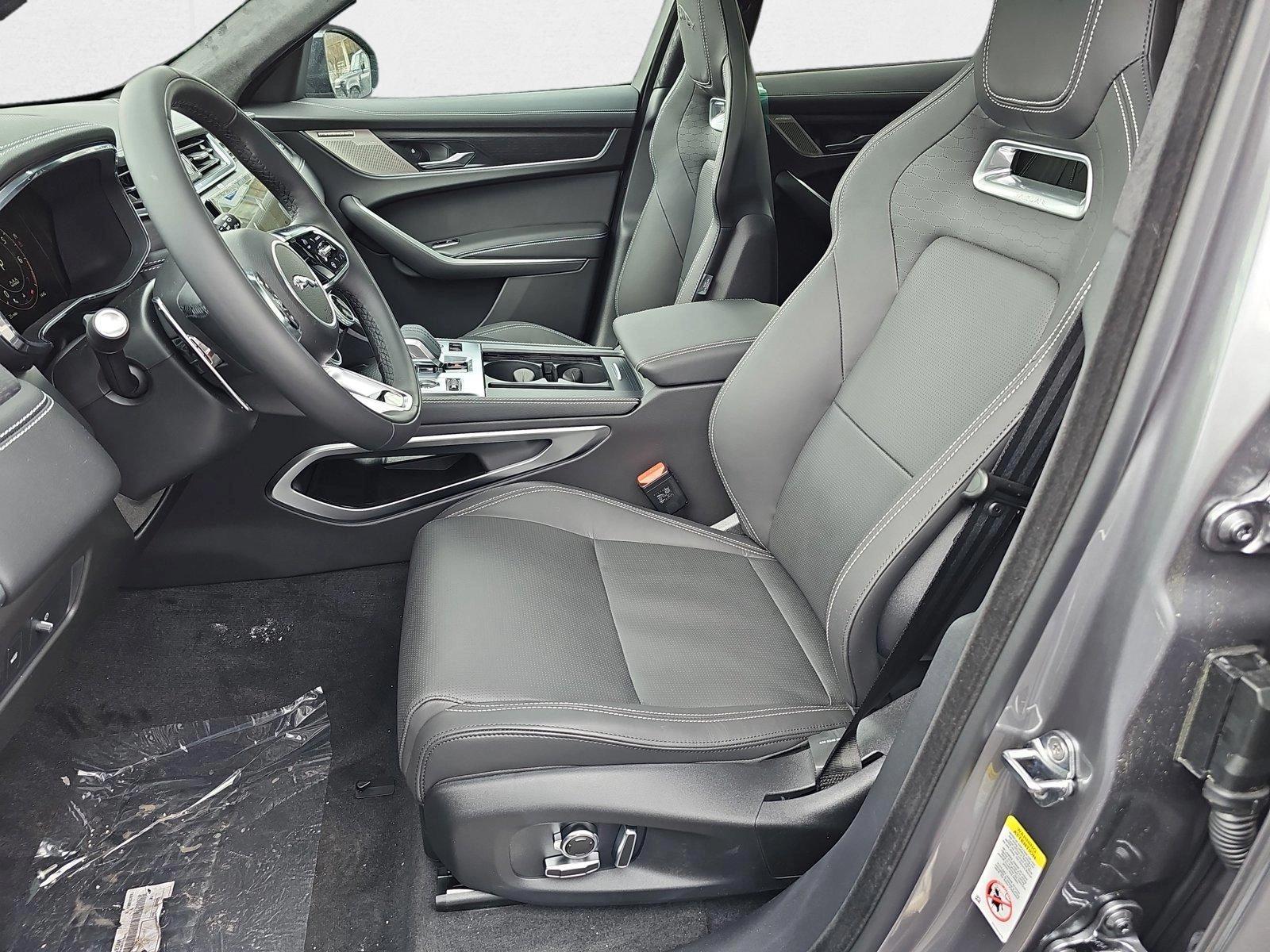 2026 Jaguar F-Pace R-Dynamic S - Photo 13