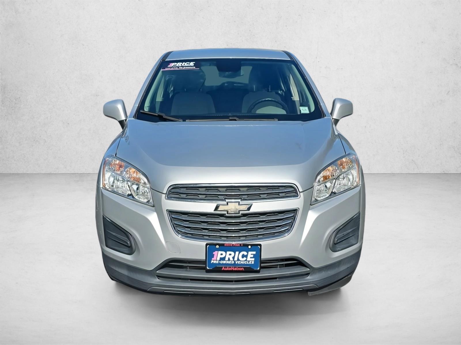 2016 Chevrolet Trax LS photo 2