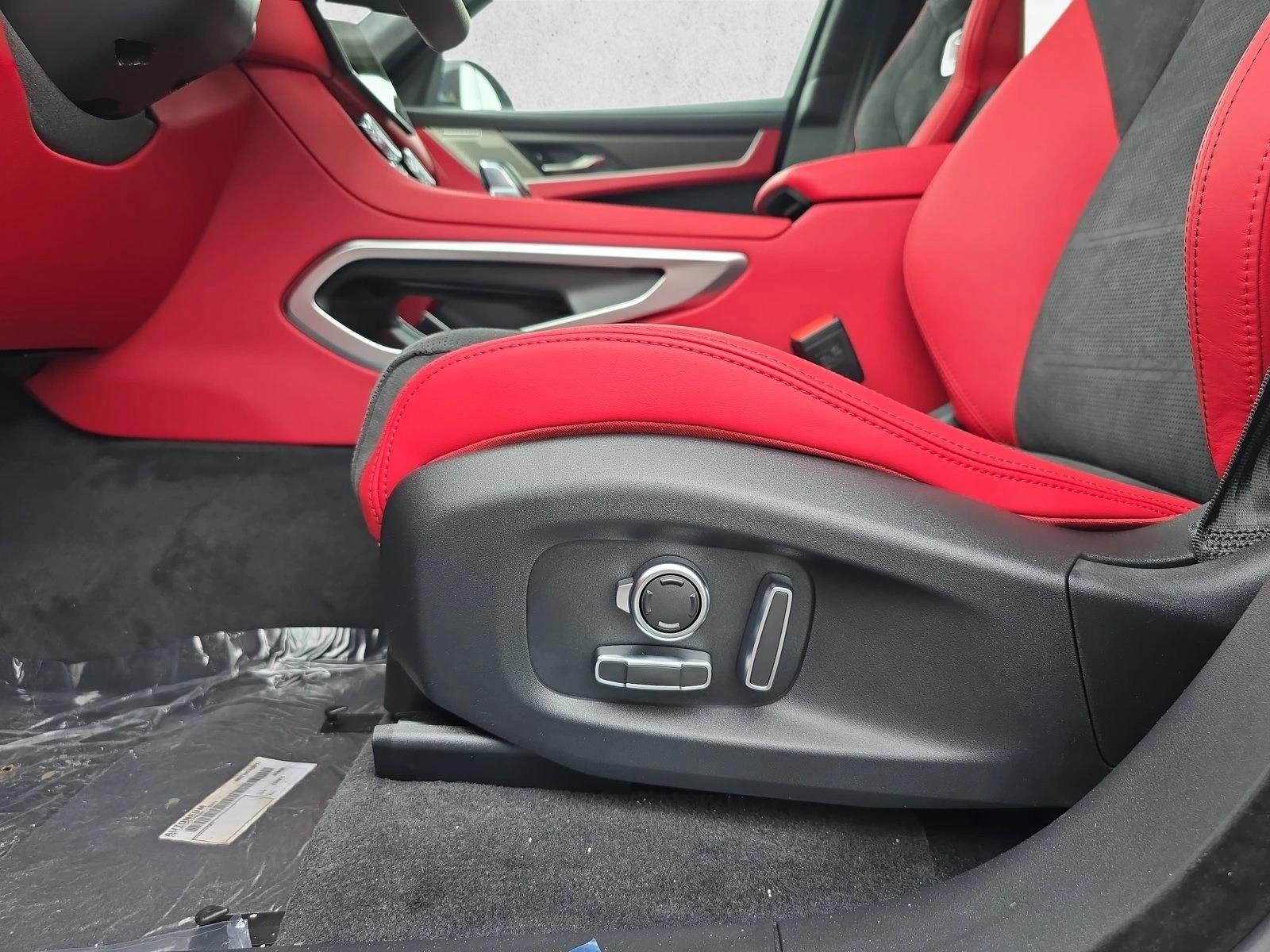 2026 Jaguar F-Pace SVR - Photo 28