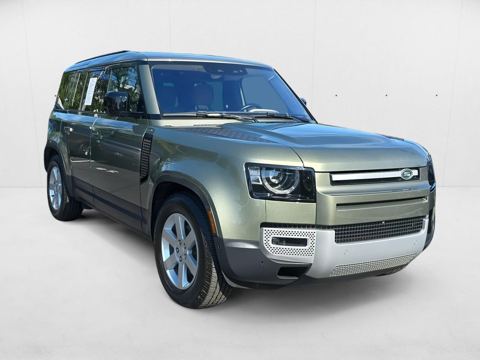 2022 Land Rover Defender S photo 2