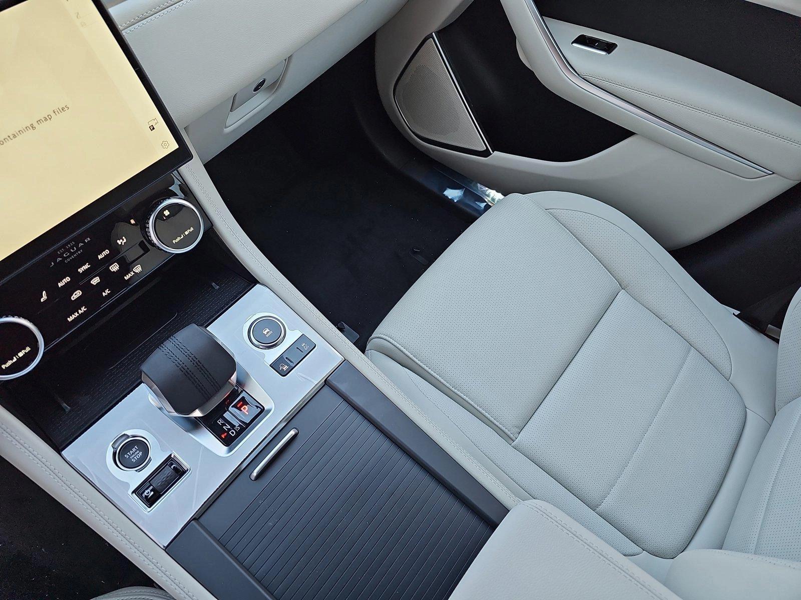 2026 Jaguar F-Pace R-Dynamic S - Photo 23