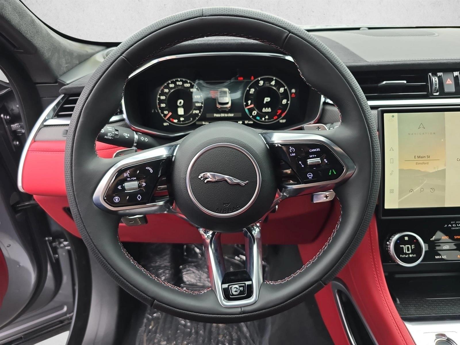 2026 Jaguar F-Pace SVR - Photo 18