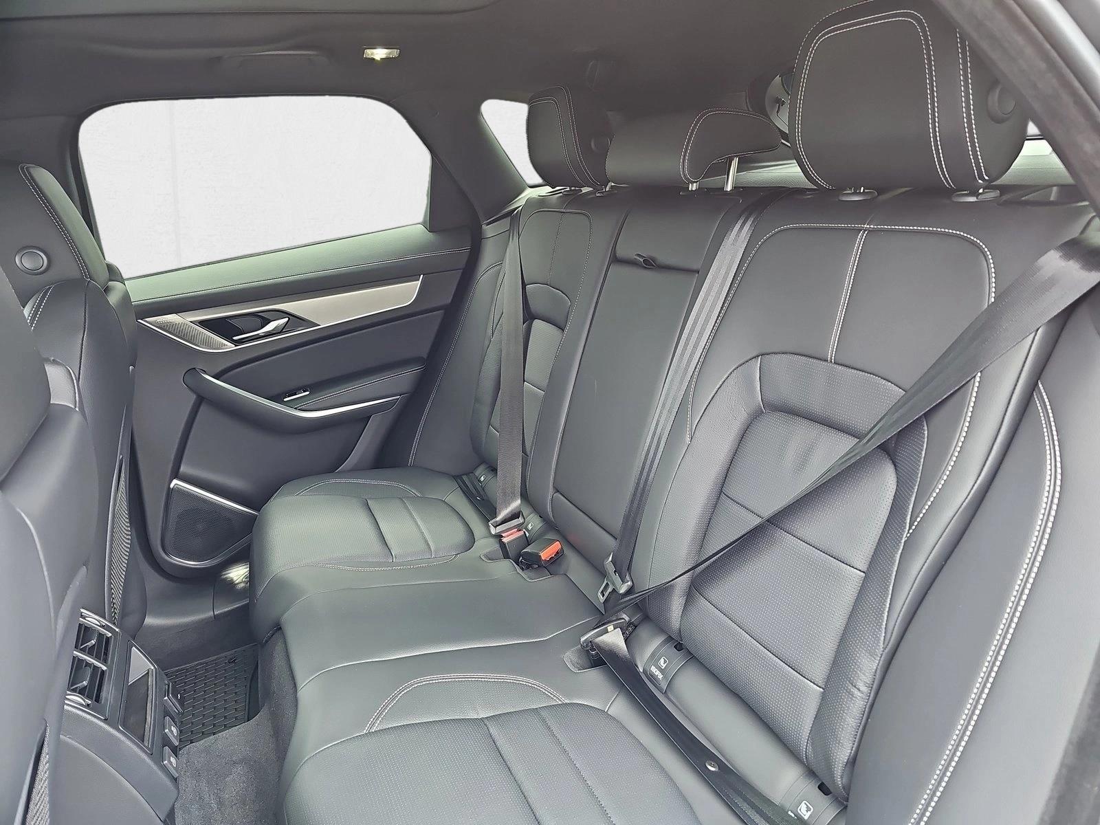 2026 Jaguar F-Pace R-Dynamic S - Photo 11