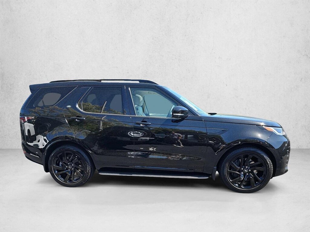 Used 2025 Land Rover Discovery Dynamic SE Sport Utility