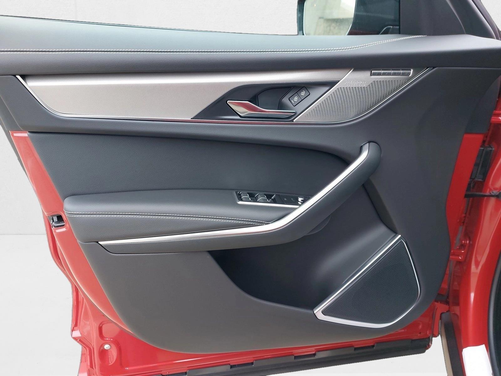 2026 Jaguar F-Pace R-Dynamic S - Photo 23