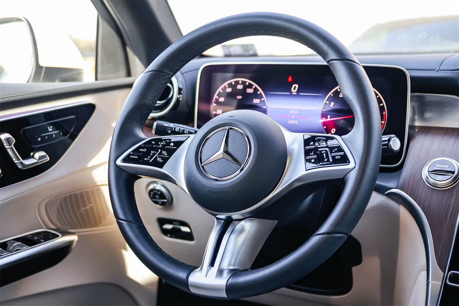 Thumbnail: 2024 Mercedes-Benz GLC - 15