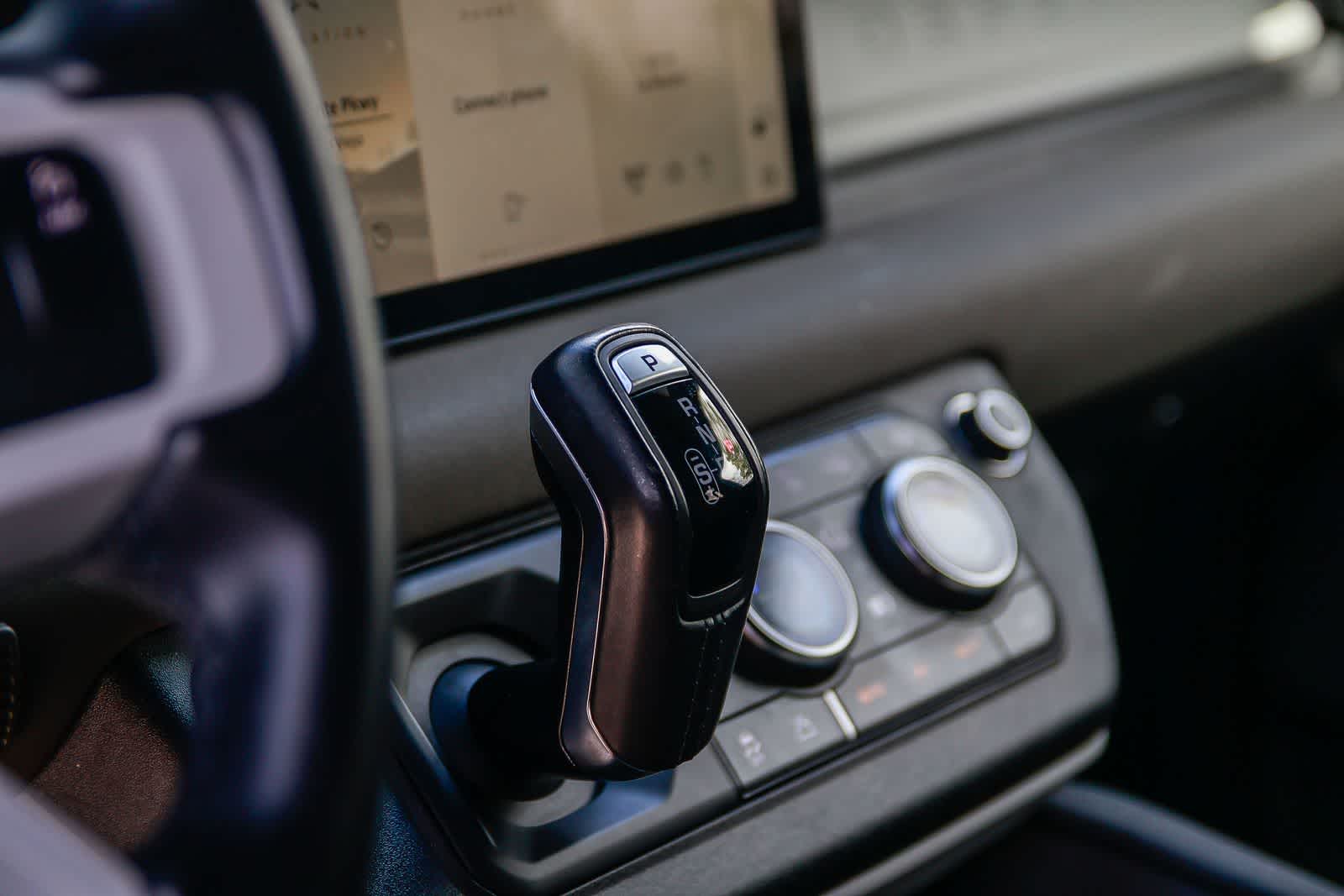 Thumbnail: 2023 Land Rover Defender - 20