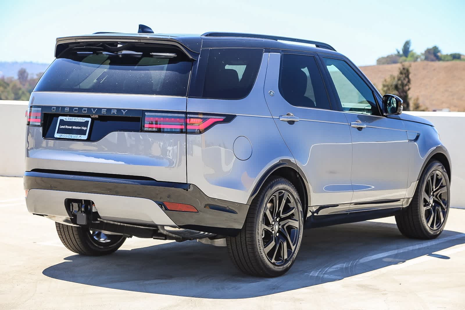 Thumbnail: 2025 Land Rover Discovery - 9