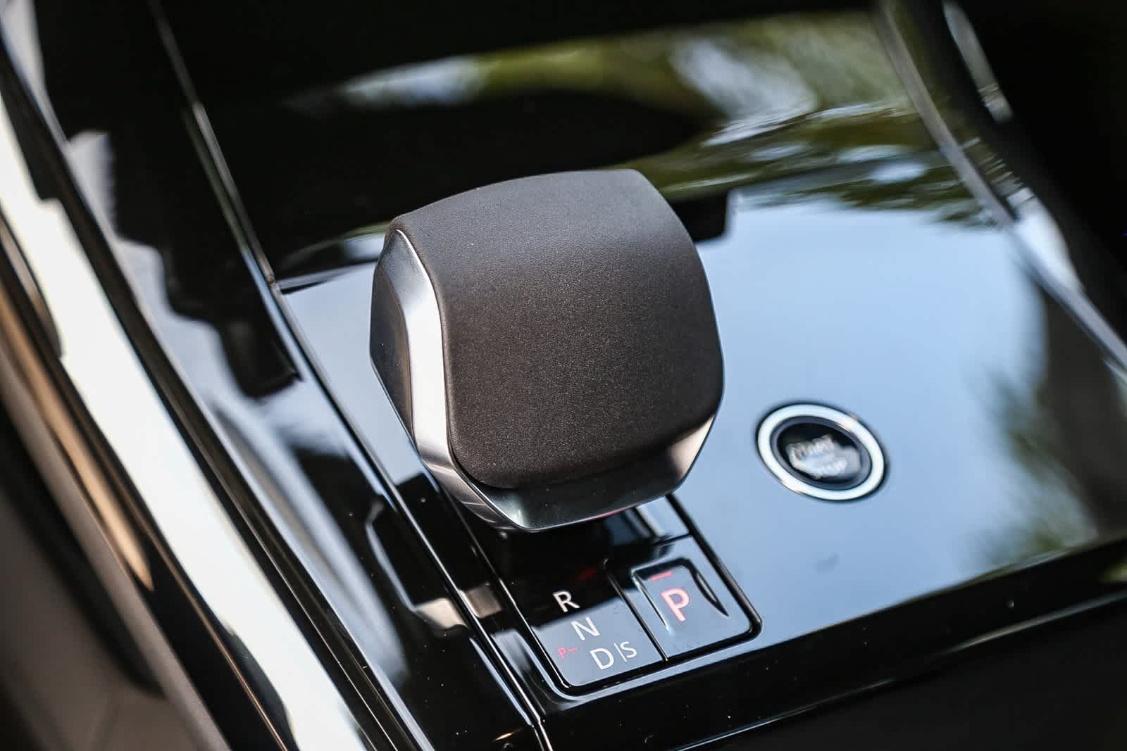 Thumbnail: 2025 Land Rover Range Rover Sport - 18